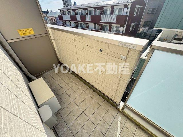 White Oakのバルコニー|２階のお部屋の写真となります。現況優先。