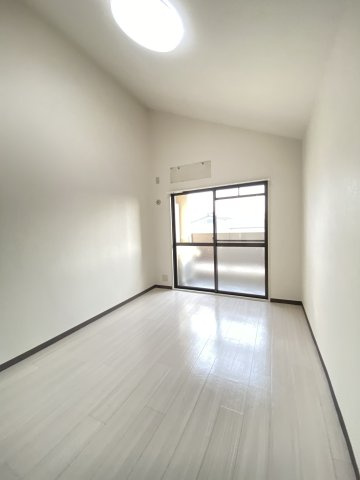 大阪市淀川区西三国１丁目の賃貸マンションの居間・リビング