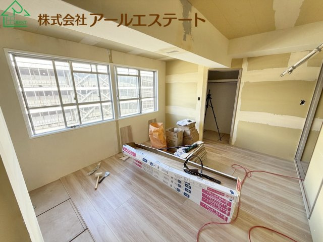 藤和しらさぎハイタウンA棟　　JR播但線「野里駅」徒歩3分の子供部屋|※室内リフォーム前画像となります。(2026/10/27　撮影)　
リフォーム後、さらに美しい室内に仕上げてからのお引渡しです！