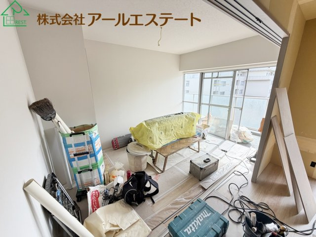 藤和しらさぎハイタウンA棟　　JR播但線「野里駅」徒歩3分の独立洗面台|※室内リフォーム前画像となります。(2026/10/27　撮影)　
リフォーム後、さらに美しい室内に仕上げてからのお引渡しです！