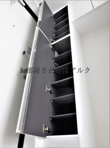 RELAXEED(リラクシード)の収納|シューズボックスです  敷金礼金ゼロ☆初期安☆都内の物件では珍しく更新料なし!!
