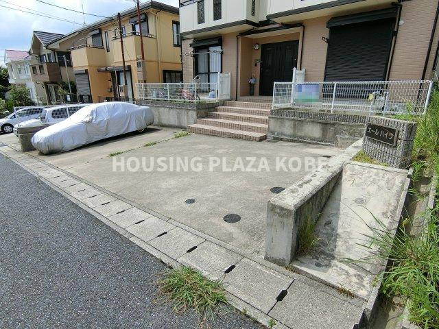 エールハイツの駐車場