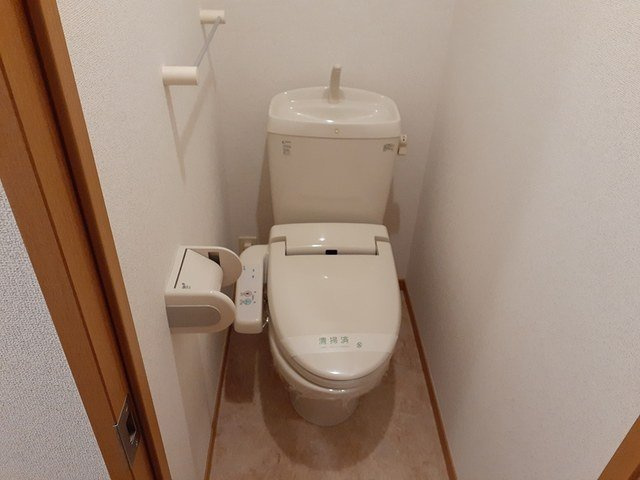 ラヴィアンローズのトイレ|落ち着いた色調のトイレです