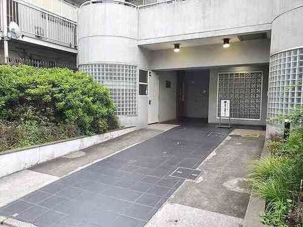 カーサグラン東向島のエントランス