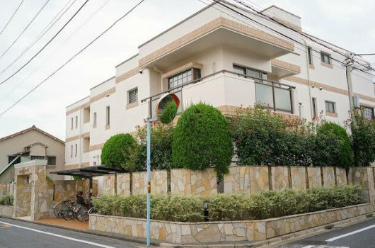 【外観】 | マリンコート | 鉄筋コンクリート造のがっちりとした建物。