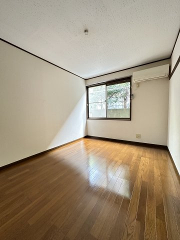 K-house横浜国大の居間・リビング|こちらのリビングで趣味の時間をお楽しみください