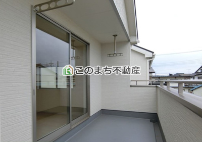 【バルコニー】 | Livele Garden.s　古河下辺見第８　１号棟 | 同社施工物件写真。※建具やフローリング、その他仕様が異なる場合がございます。
