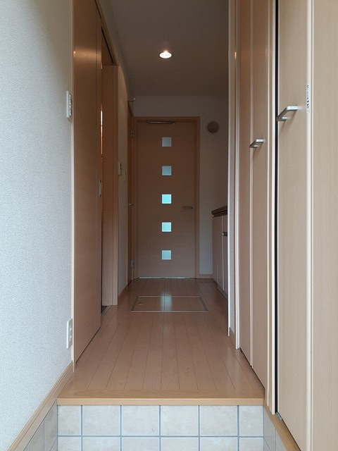 鎌倉市玉縄１丁目のアパートの玄関