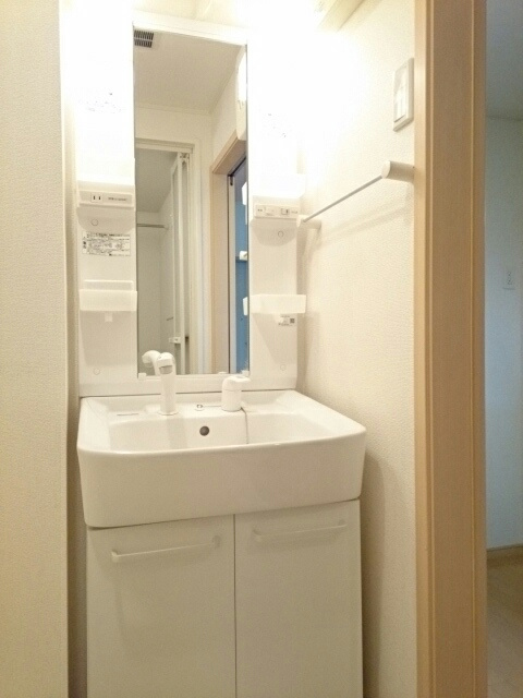 鎌倉市玉縄１丁目のアパートの洗面所