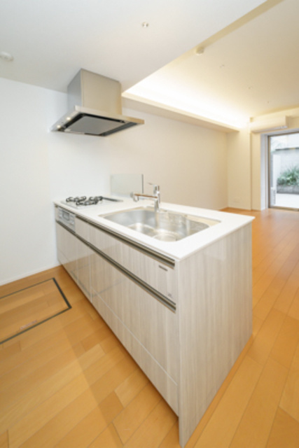 Ｔｈｅ　Ｖｅｒｌｕｘ　Ｔａｋａｎａｗａのキッチン|※写真は同タイプ住戸です。