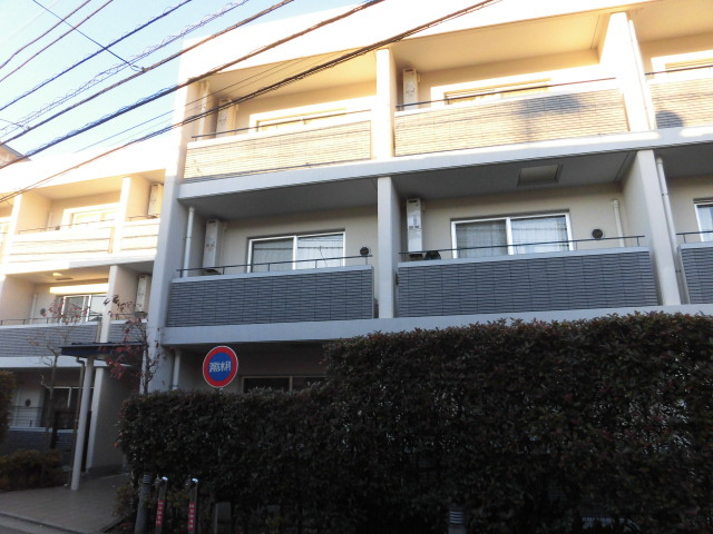 【外観】 | ガーデン西荻窪 | 鉄筋コンクリート造のがっちりとした建物。