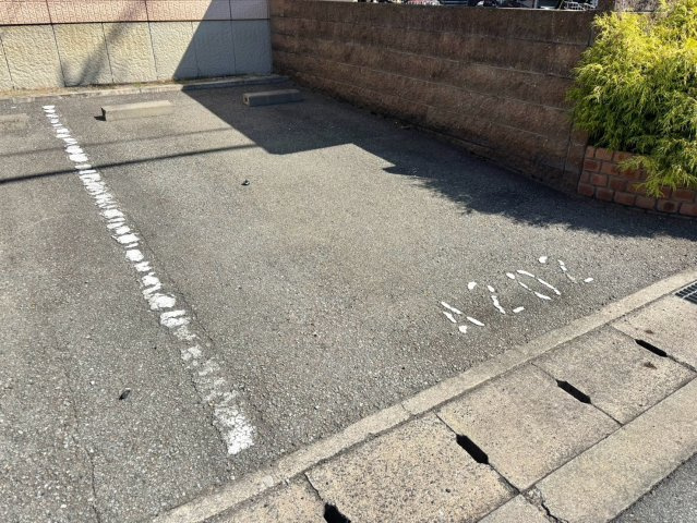 シャーメゾンかみや　B棟の駐車場
