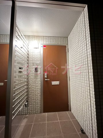 福岡市南区老司４丁目のアパートの玄関