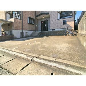 福岡市博多区那珂２丁目のアパートの駐車場