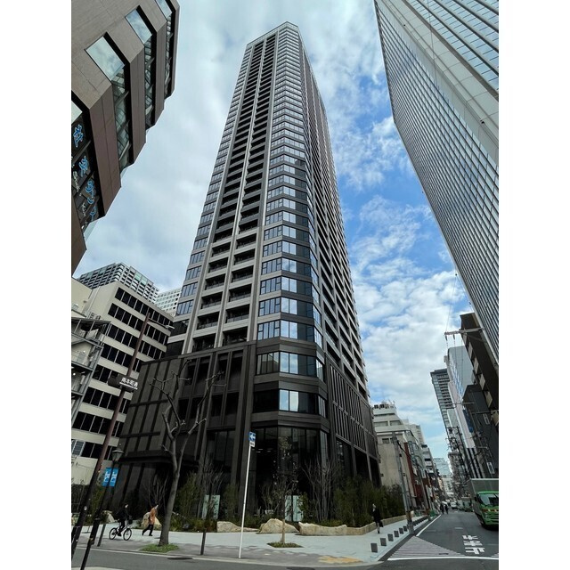 ブランズタワー大阪本町の外観