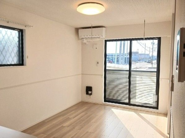 ヒカルサ名古屋港区大西Ⅰの居間・リビング