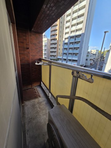 池田ビルのバルコニー|お洗濯にも便利なバルコニー付き