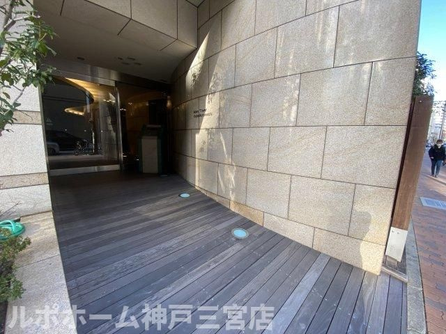 アーバングリーン神戸元町のエントランス
