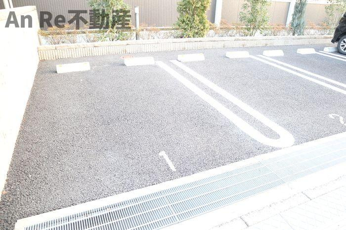 ルノンの駐車場