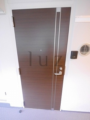 リベル横浜の玄関