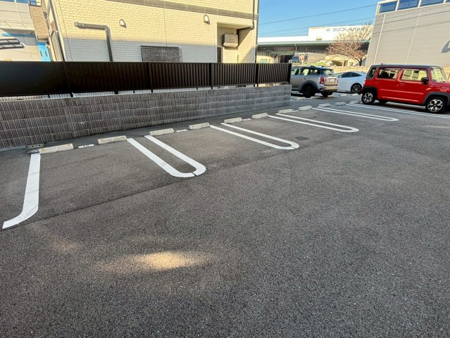 ヴィラ　ルーチェの駐車場