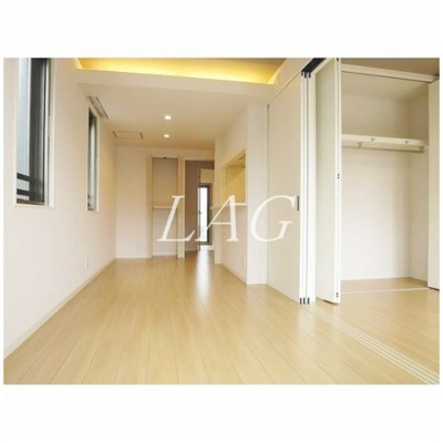 【居間・リビング】 | ＭＡＲＩ’Ｓ　Ａｐａｒｔｍｅｎｔ | 洋室のお部屋です。