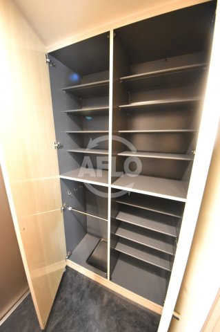 プレミュール阿波座の玄関|プレミュール阿波座　下駄箱