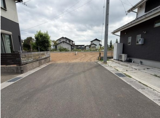 各務原市那加長塚町の前面道路含む現地写真