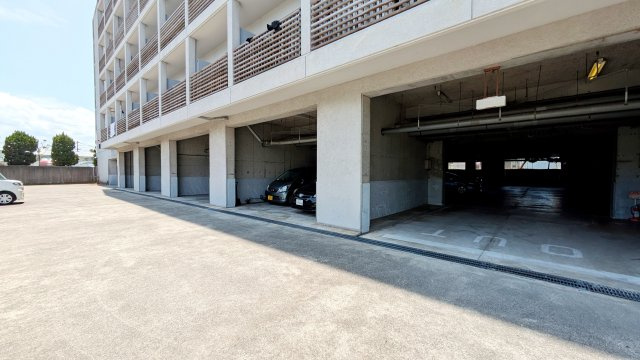 【駐車場】