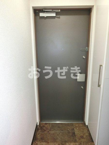グリフィン横浜桜木町六番館の玄関