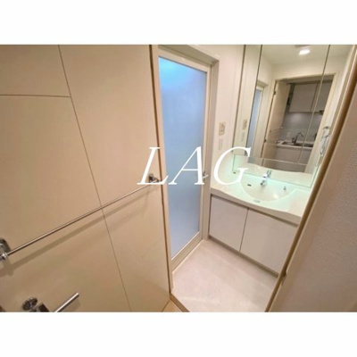 【洗面所】 | レフィール銀座フロント | 洗面台です。