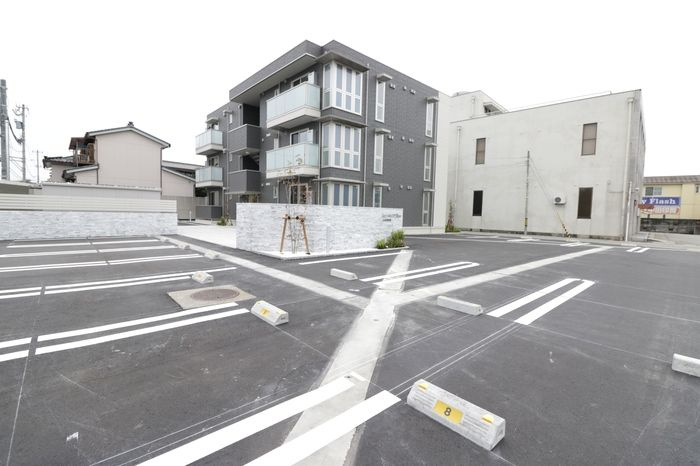 イルグラン　フルールの駐車場