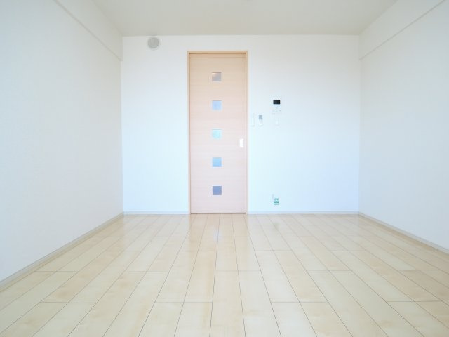 レノヴァティオの居間・リビング|写真は同マンション別部屋