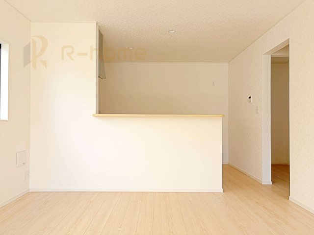古河市新久田第1　新築戸建て　2号棟のキッチン|リビングで遊ぶお子様にも目が届くカウンターキッチン！