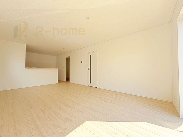 古河市新久田第1　新築戸建て　2号棟の居間・リビング|広々としたLDK♪充分な広さがあり、ご家族でインテリアのレイアウトを考えるのも楽しみですね！