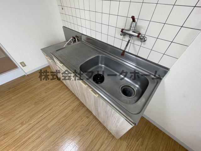 小金井市前原町４丁目のアパートのキッチン