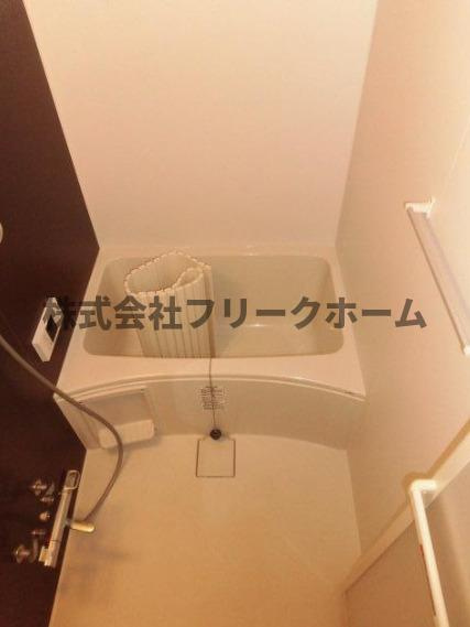 小金井市前原町４丁目のアパートの浴室