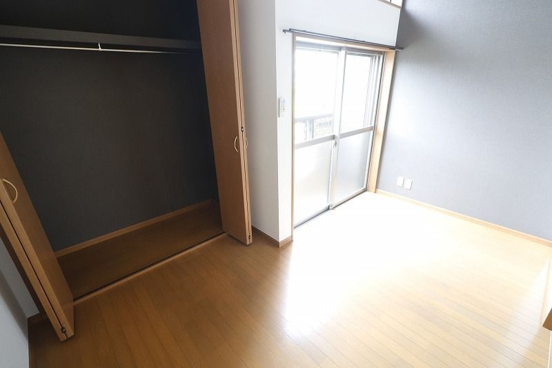 DEAR.FLAT学研都市 232の居間・リビング|明るく過ごしやすいお部屋です