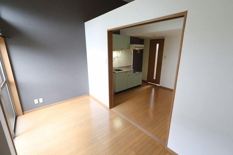 DEAR.FLAT学研都市 232の居間・リビング|明るく過ごしやすいお部屋です