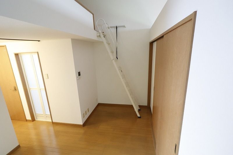 DEAR.FLAT学研都市 232のその他|ロフトのある室内です