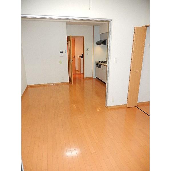 ONE ROOF FLAT FUKUSHIMA(ワンルーフフラットフクシマ)の居間・リビング