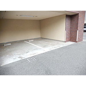 ONE ROOF FLAT FUKUSHIMA(ワンルーフフラットフクシマ)の駐車場