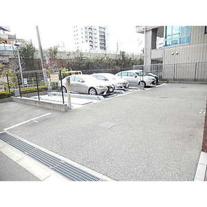 ONE ROOF FLAT FUKUSHIMA(ワンルーフフラットフクシマ)の駐車場