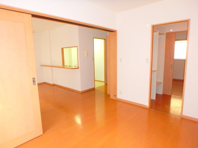 キャッスルⅤの居間・リビング|別部屋の参考写真となります。