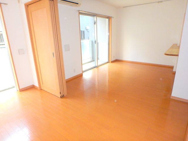 キャッスルⅤの居間・リビング|別部屋の参考写真となります。