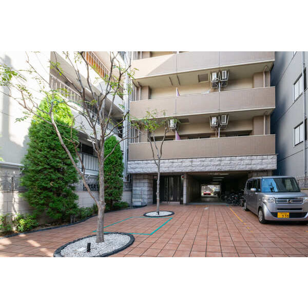 CITY SPIRE心斎橋EASTの駐車場