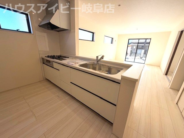 大垣市青木町平屋の新築戸建！お車スペース3台可能！広めの洗面にホスクリーン！トイレ2ヶ所あります♪のキッチン|大垣市青木町新築建売全2棟！リビング18.5帖の5LDK！ウォークインクローゼット3か所！