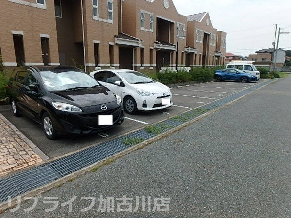 エバーソレーユの駐車場