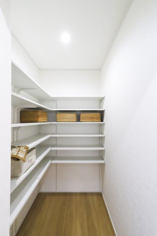 米子市新開6丁目　新築戸建（2階建)の収納|パントリー
