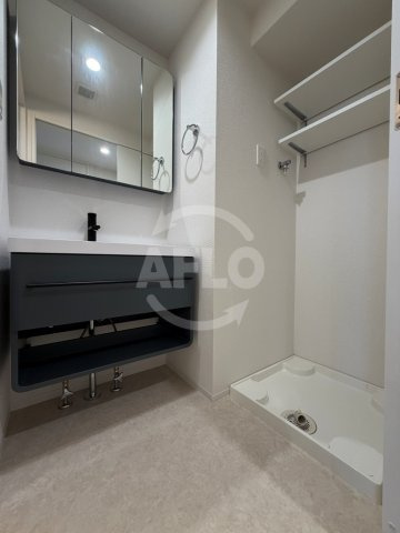 セレニテ梅田北グランデ　豊崎本庄小学校区の洗面所|セレニテ梅田北グランデ　洗面所